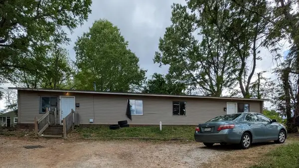 802 Kings Ct, Greenwood, SC 29646