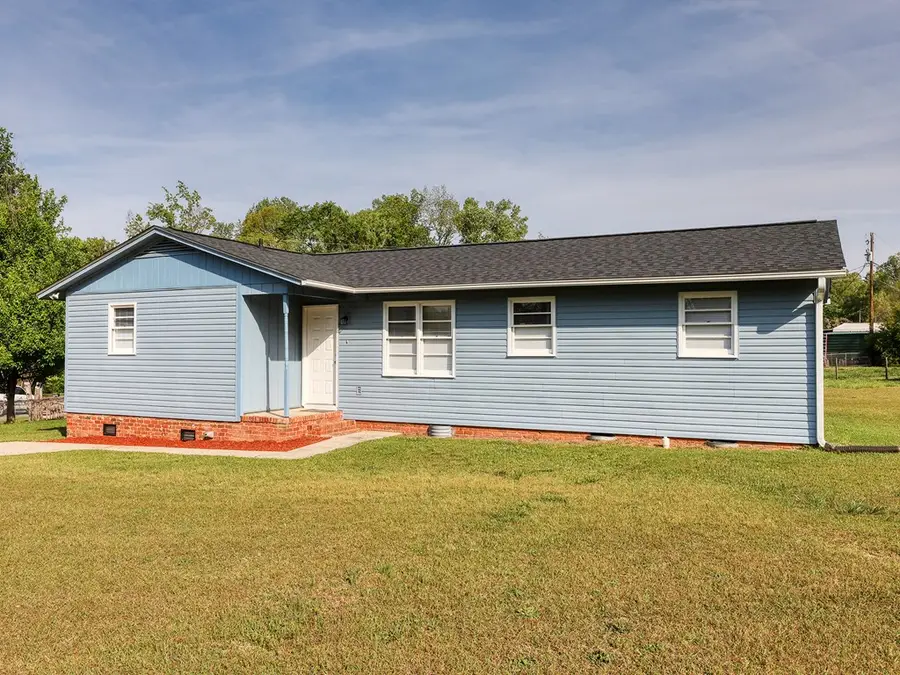 104 Willowbrook Rd, Greenwood, SC 29649 - #3