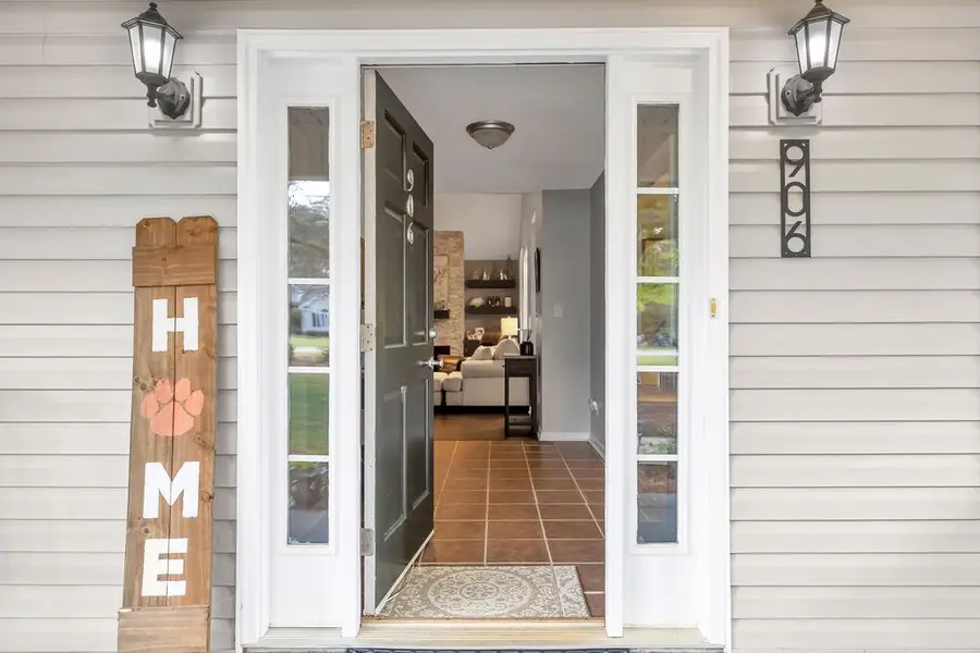 906 Saddle Hill Rd, Greenwood, SC 29646 - #3