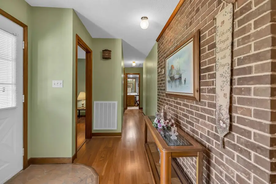 106 Longleaf Ct, Greenwood, SC 29649 - #2