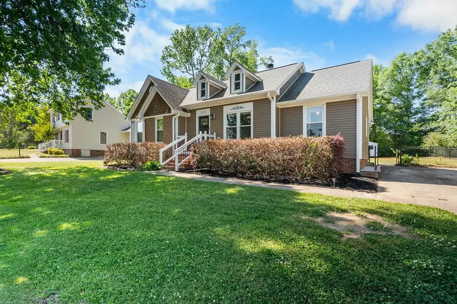 109 Shortleaf Ct, Greenwood, SC 29649 - #2