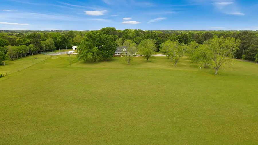 212 Hammond Rd, Greenwood, SC 29649 - #2