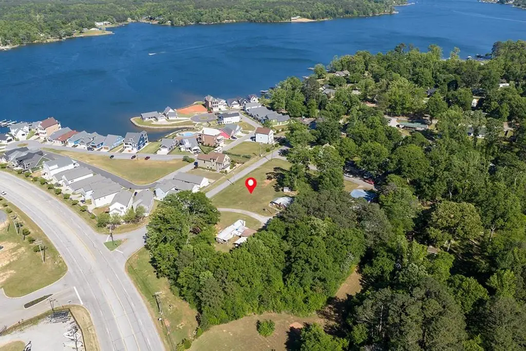 102 Lakeshore Dr, Greenwood, SC 29649 - #1