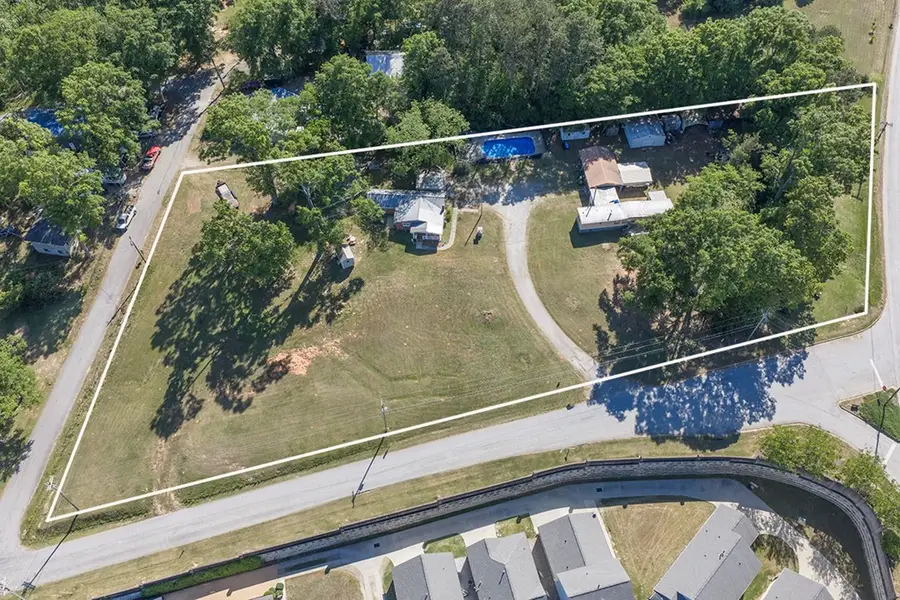 102 Lakeshore Dr, Greenwood, SC 29649 - #2