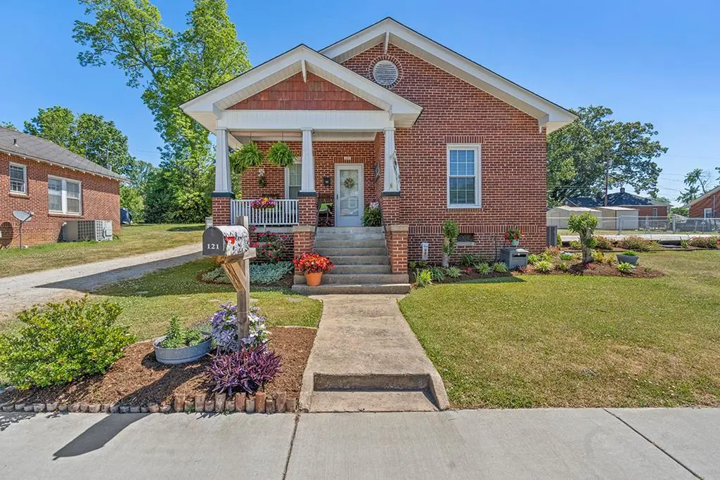 121 Sherard Ave, Ninety Six, SC 29666 - #1