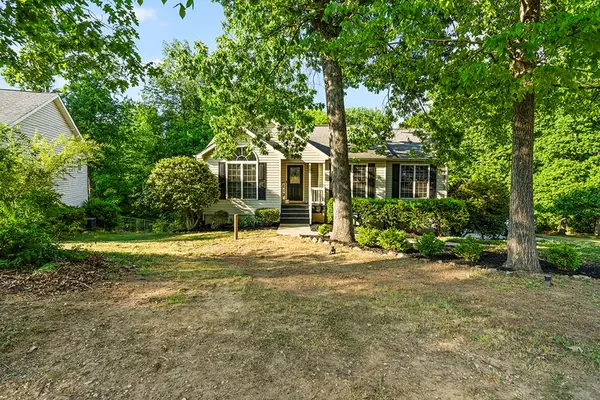 219 Oak Ridge Dr, Greenwood, SC 29649