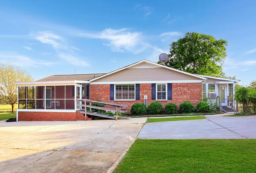1101 Watts Bridge Rd, Ninety Six, SC 29666 - #2
