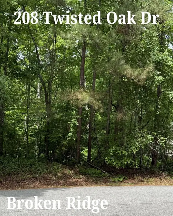 208 Twisted Oak Dr, Greenwood, SC 29646