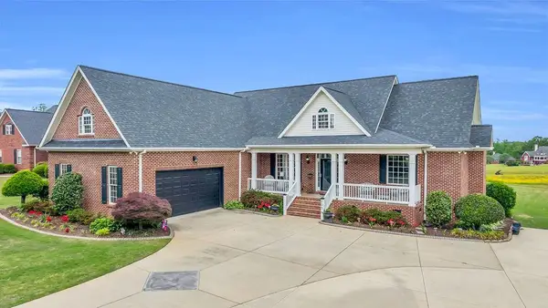 105 Sand Trap Ln, Greenwood, SC 29469