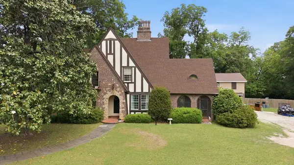 511 E Cambridge Ave., Greenwood, SC 29646