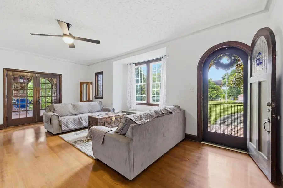 511 E Cambridge Ave., Greenwood, SC 29646 - #3