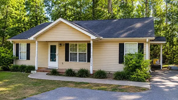 1709 E Durst Avenue, Greenwood, SC 29649