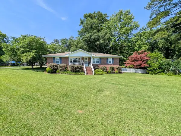 2212 Cambridge Ave E, Greenwood, SC 29646