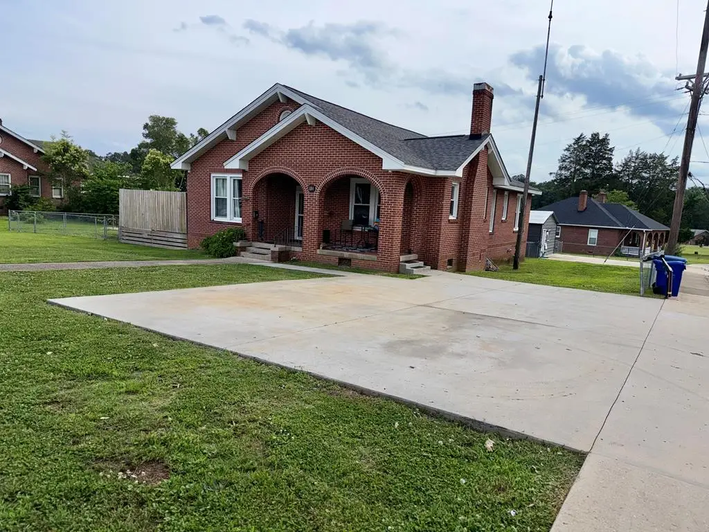 104 Saluda St, Ninety Six, SC 29666 - #1