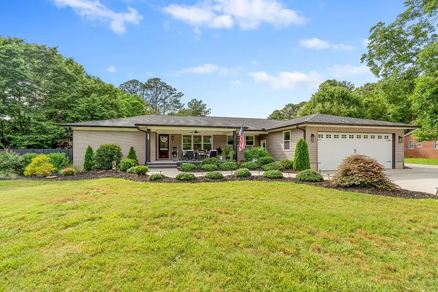 1014 Chinquapin Rd, Greenwood, SC 29646 - #2