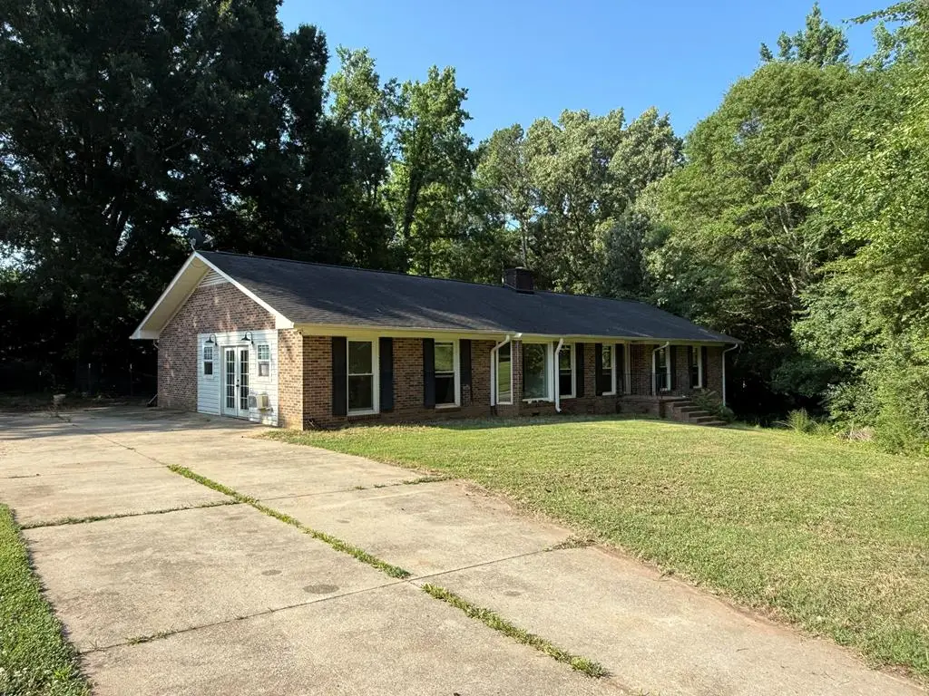 442 Hill Rd, Abbeville, SC 29620 - #1