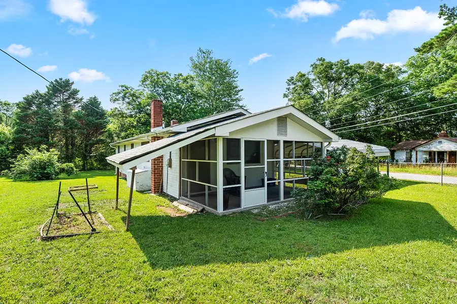 204 Oakland Ave, Abbeville, SC 29620 - #2