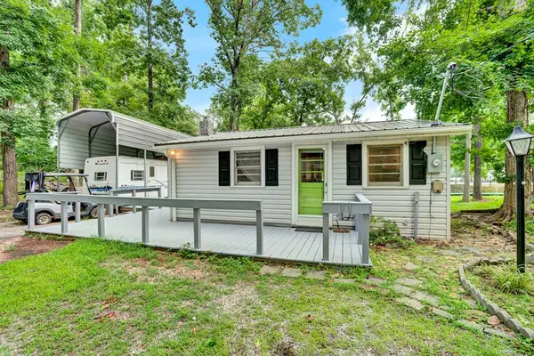 877 Lakeshore Drive, Cross Hill, SC 29332