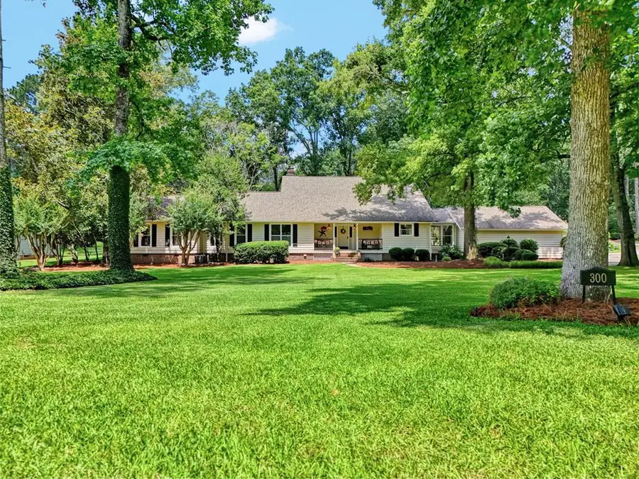 300 Lodge Dr, Greenwood, SC 29646 - #2