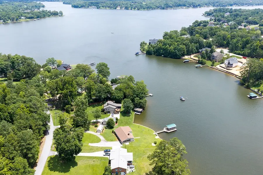 206 Larry Dr, Greenwood, SC 29649 - #3
