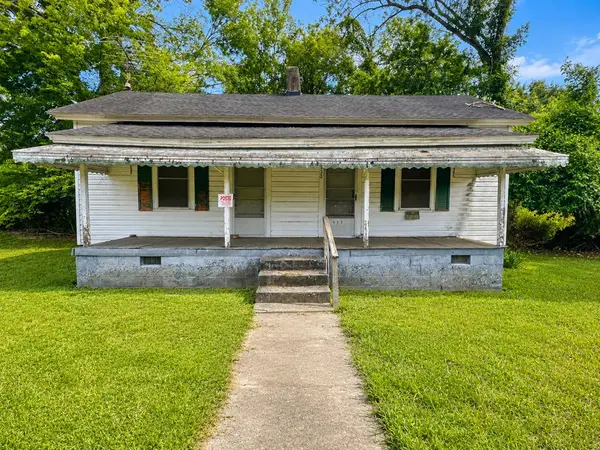 933 Anderson St, Calhoun Falls, SC 29628
