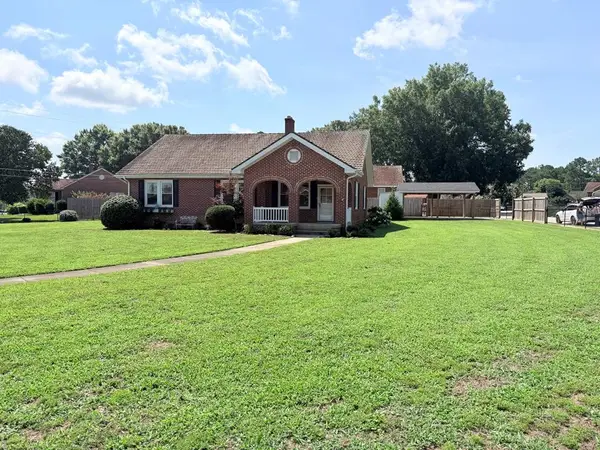 200 Center, Greenwood, SC 29649
