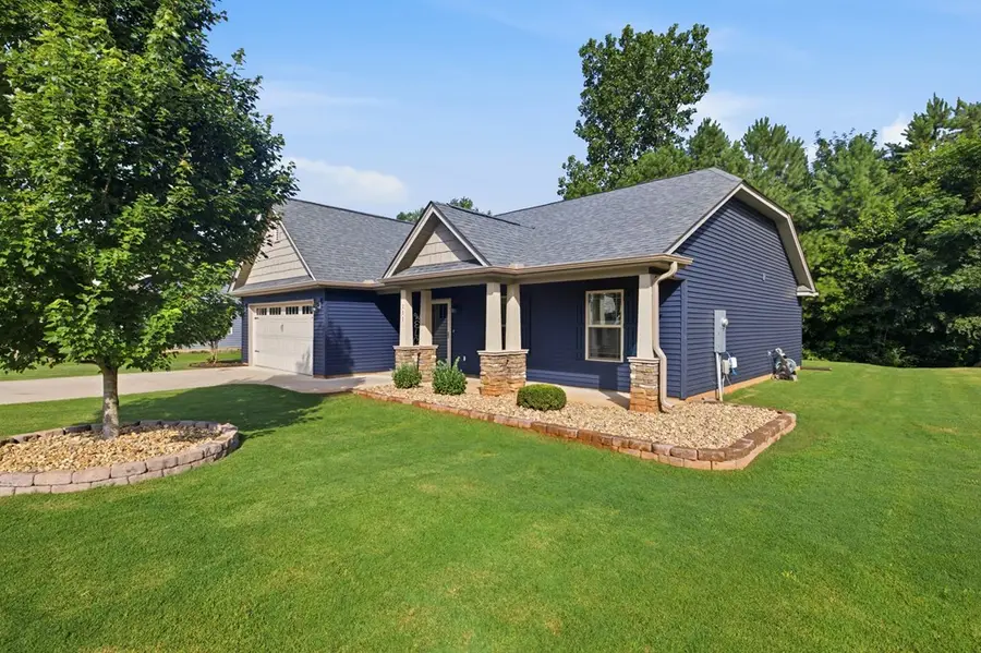 111 Auburn Ln., Greenwood, SC 26949 - #2