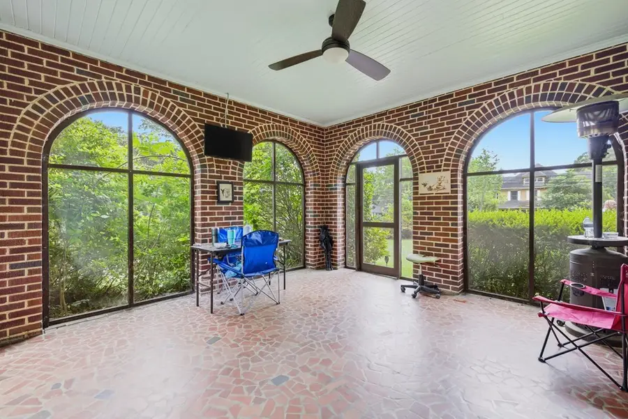 511 E Cambridge Ave, Greenwood, SC 29646 - #2