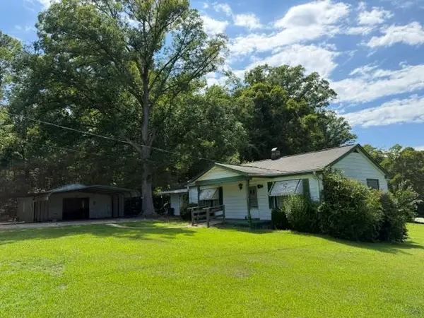 1528 W Alexander Rd, Greenwood, SC 29646