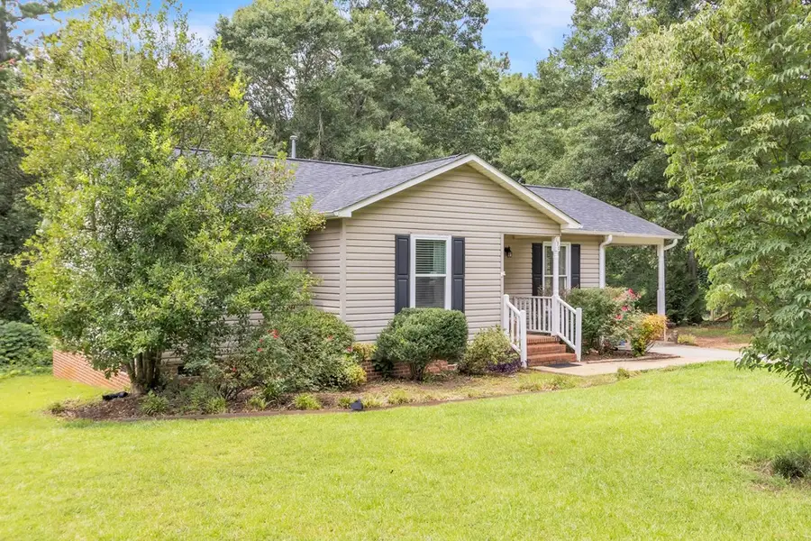 138 Crestview Dr, Greenwood, SC 29649 - #3
