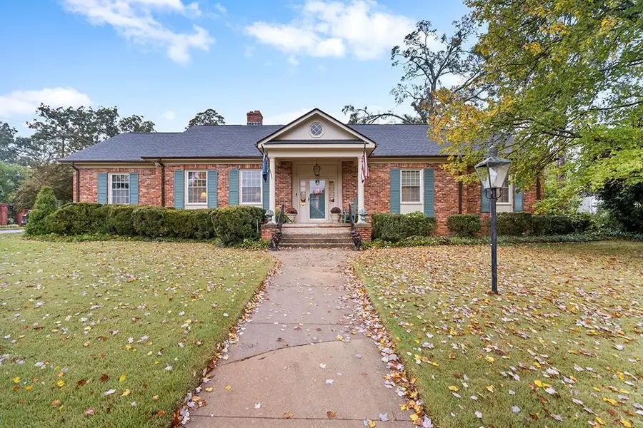 501 Cothran Ave, Greenwood, SC 29649 - #2