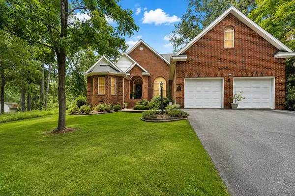 104 Hemlock Ct, Greenwood, SC 29649