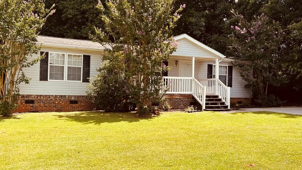 137 Spring Lake Dr, Greenwood, SC 29649 - #1