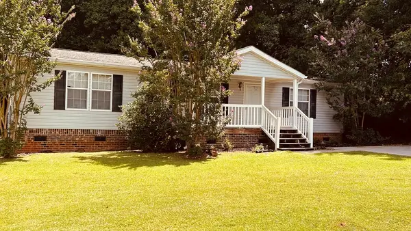 137 Spring Lake Dr, Greenwood, SC 29649