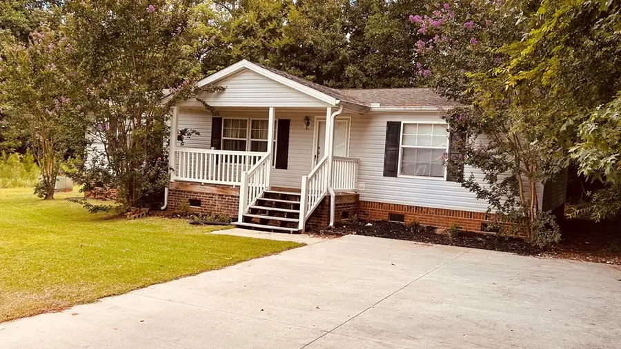 137 Spring Lake Dr, Greenwood, SC 29649 - #2