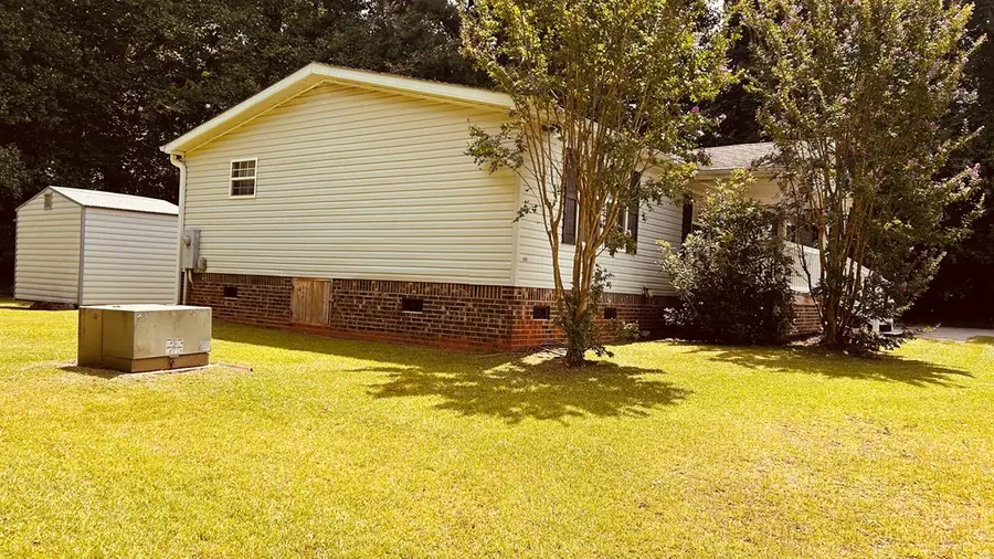 137 Spring Lake Dr, Greenwood, SC 29649 - #3