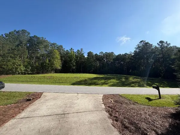 407 Eagles Harbor Dr., Hodges, SC 29653