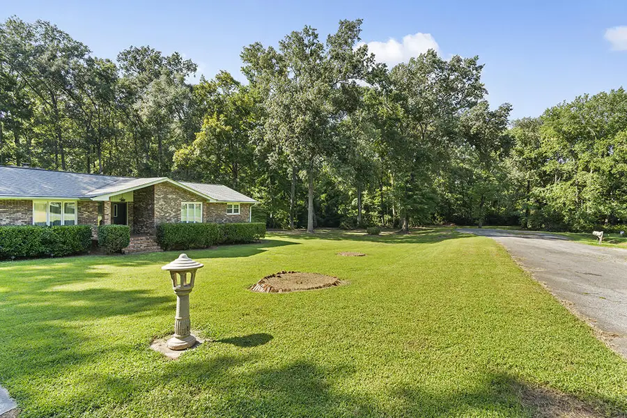 103 Hickory Ln, Greenwood, SC 29666 - #3