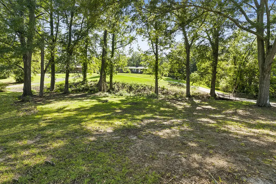 114 Brookhaven Dr, Greenwood, SC 29646 - #2