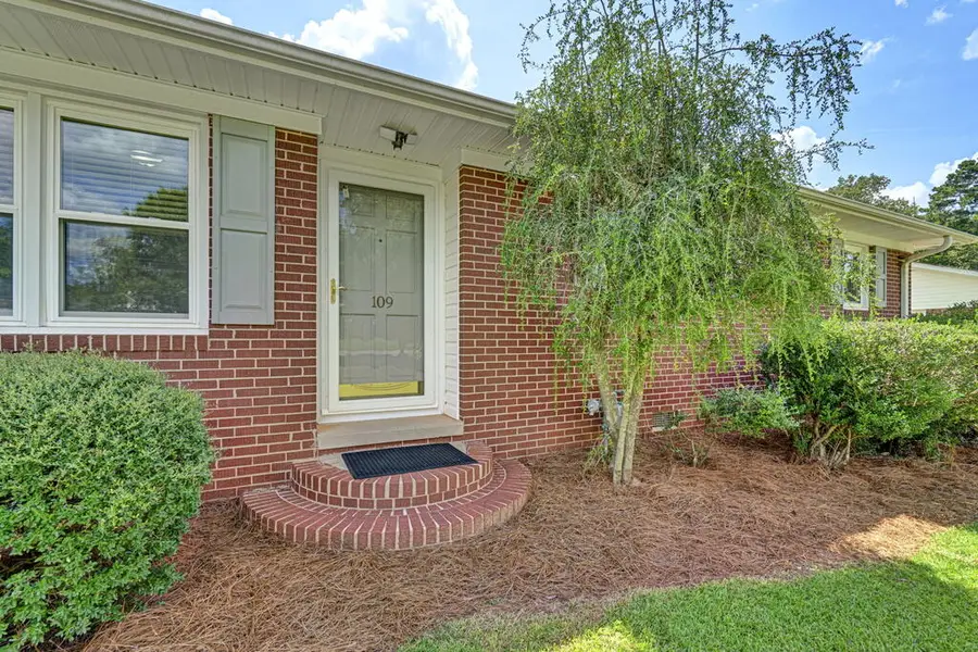 109 Hitt St, Greenwood, SC 29649 - #2