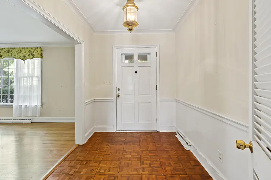308 Hunting Rd, Greenwood, SC 29646 - #2