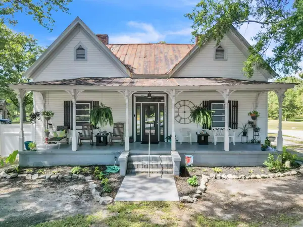 122 Robertson St, Hodges, SC 29653