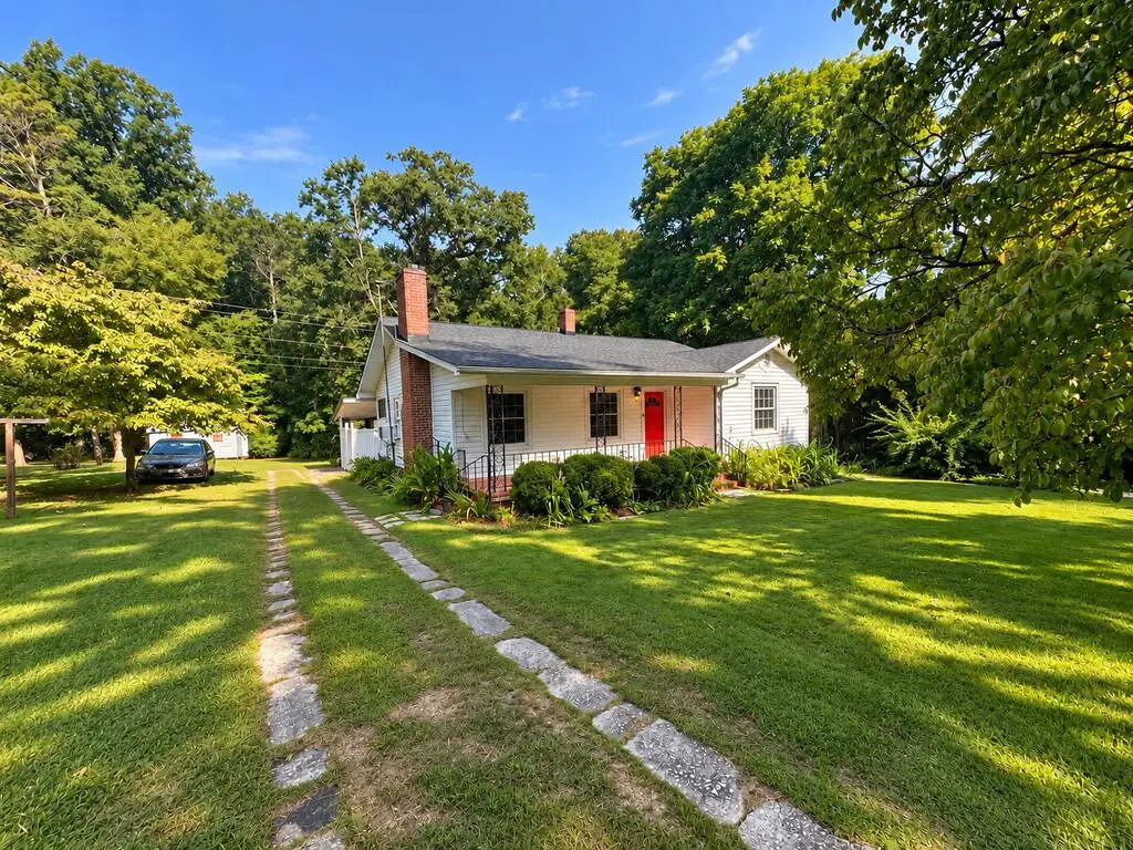 79 E. Cork St, Ware Shoals, SC 29649 - #1
