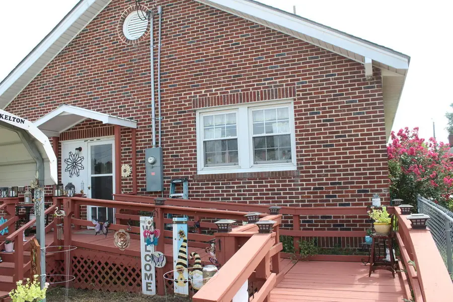 108 Columbia Av, Greenwood, SC 29646 - #2