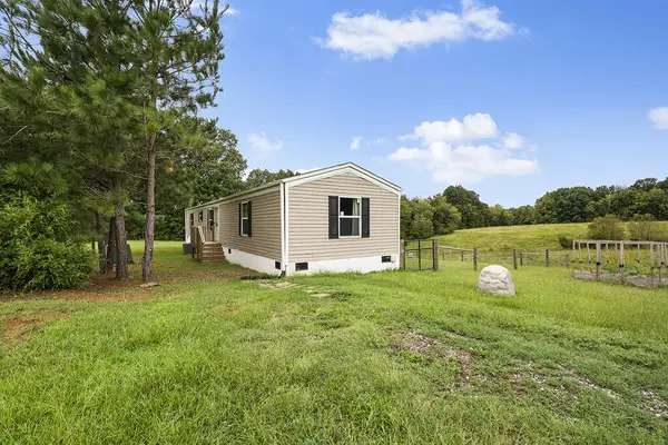 618 W Grumling Road, Hodges, SC 29653