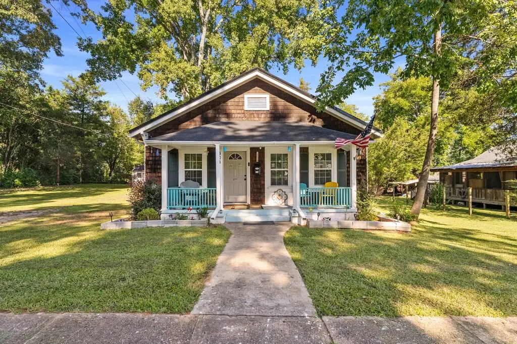 304 Langley St, Abbeville, SC 29620 - #1