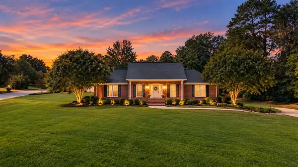 107 Cedar Dr N, Greenwood, SC 29646