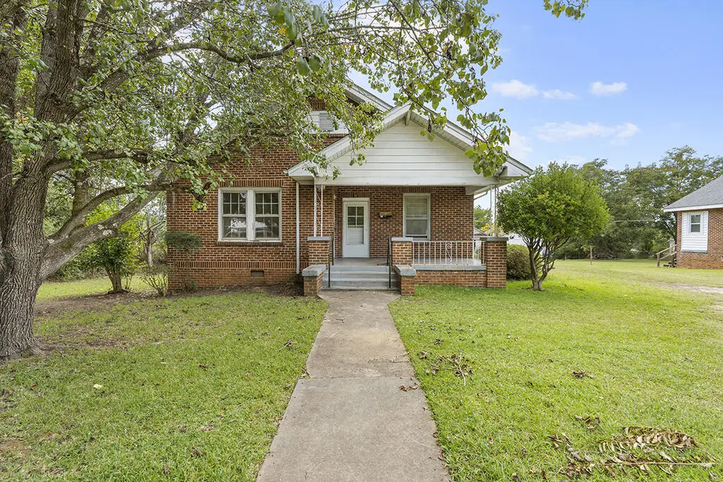 92 Fourth St, Greenwood, SC 29646 - #1