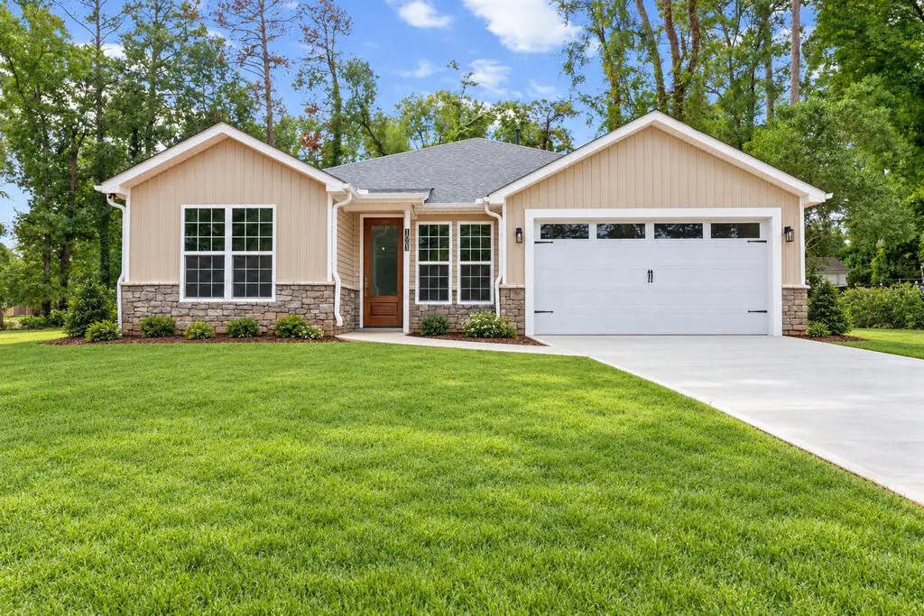 1003 Grace Street, Greenwood, SC 28649 - #1
