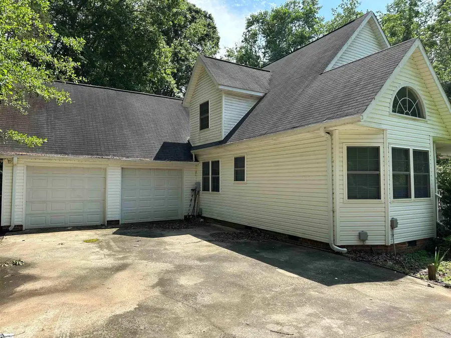 693 Grandwood Boulevard, Gray Court, SC 29645 - Image #2